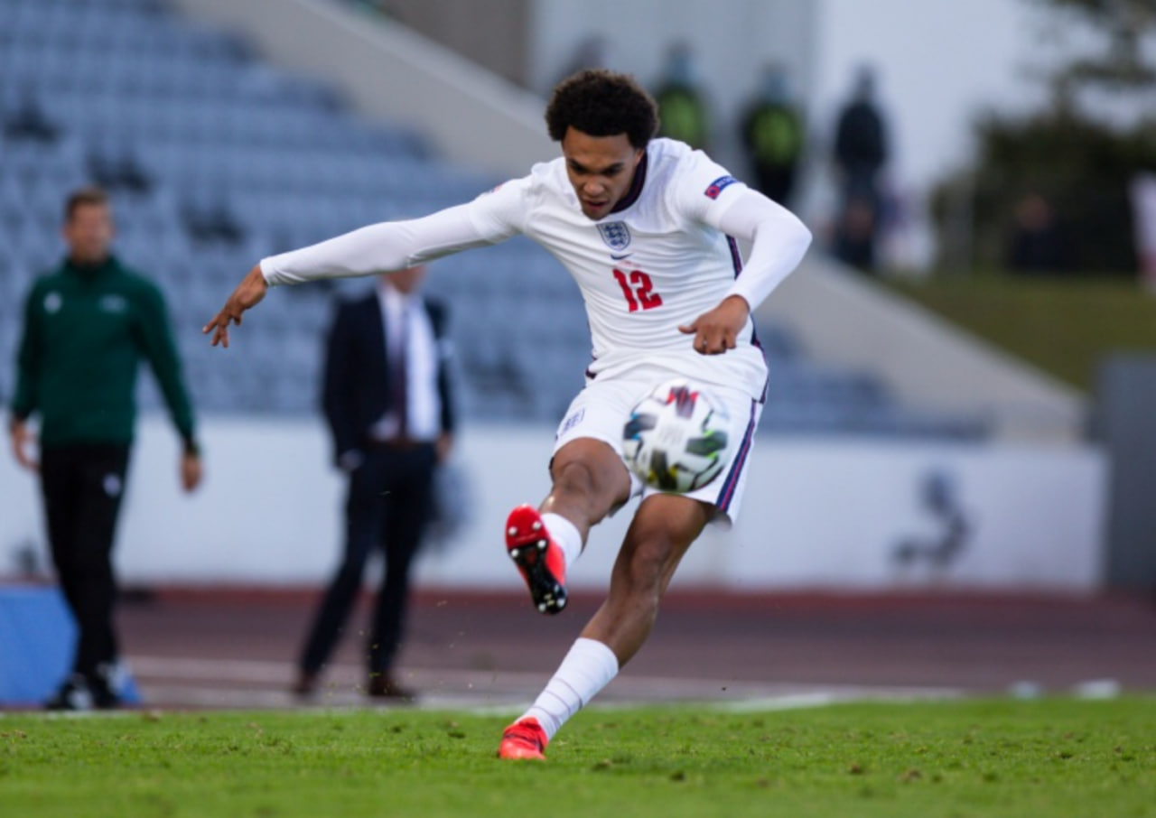 费迪南德评论阿诺德：中场位置上的挑战与担忧